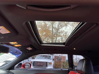 2016 Dodge Challenger SRT Hellcat*6 Speed Manual*Moon Roof*One Owner* - Photo 18 - Fair Oaks, CA 95628