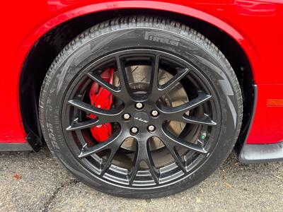 2016 Dodge Challenger SRT Hellcat*6 Speed Manual*Moon Roof*One Owner* - Photo 23 - Fair Oaks, CA 95628