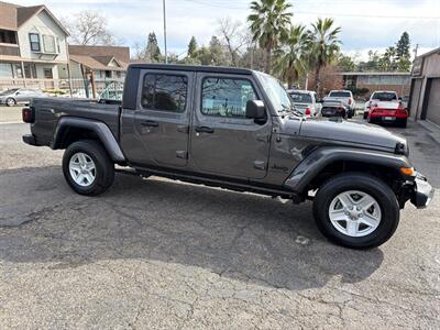 2022 Jeep Gladiator Sport S *4X4*Rear Camera*Hard Top*One Owner* - Photo 7 - Fair Oaks, CA 95628