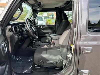 2022 Jeep Gladiator Sport S *4X4*Rear Camera*Hard Top*One Owner* - Photo 16 - Fair Oaks, CA 95628