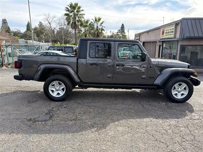 2022 Jeep Gladiator Sport S *4X4*Rear Camera*Hard Top*One Owner* - Photo 8 - Fair Oaks, CA 95628