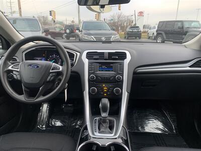 2014 Ford Fusion Hybrid SE   - Photo 14 - Palatine, IL 60074
