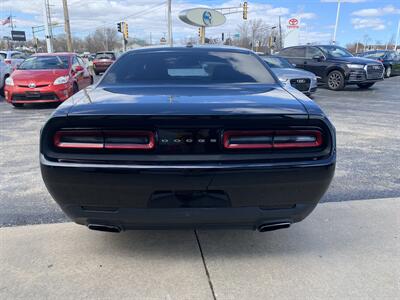 2017 Dodge Challenger SXT   - Photo 6 - Palatine, IL 60074