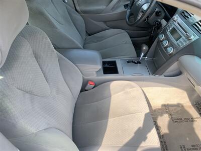 2009 Toyota Camry LE   - Photo 11 - Palatine, IL 60074