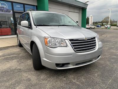 2008 Chrysler Town and Country Touring   - Photo 2 - Palatine, IL 60074