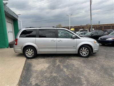2008 Chrysler Town and Country Touring   - Photo 5 - Palatine, IL 60074
