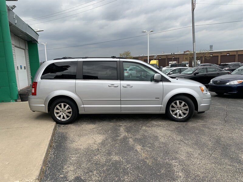 2008 Chrysler Town & Country Touring photo