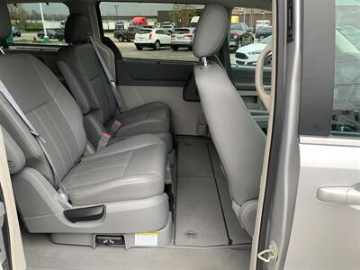2008 Chrysler Town and Country Touring   - Photo 13 - Palatine, IL 60074