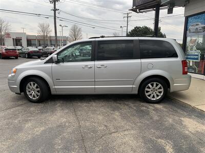 2008 Chrysler Town and Country Touring   - Photo 4 - Palatine, IL 60074