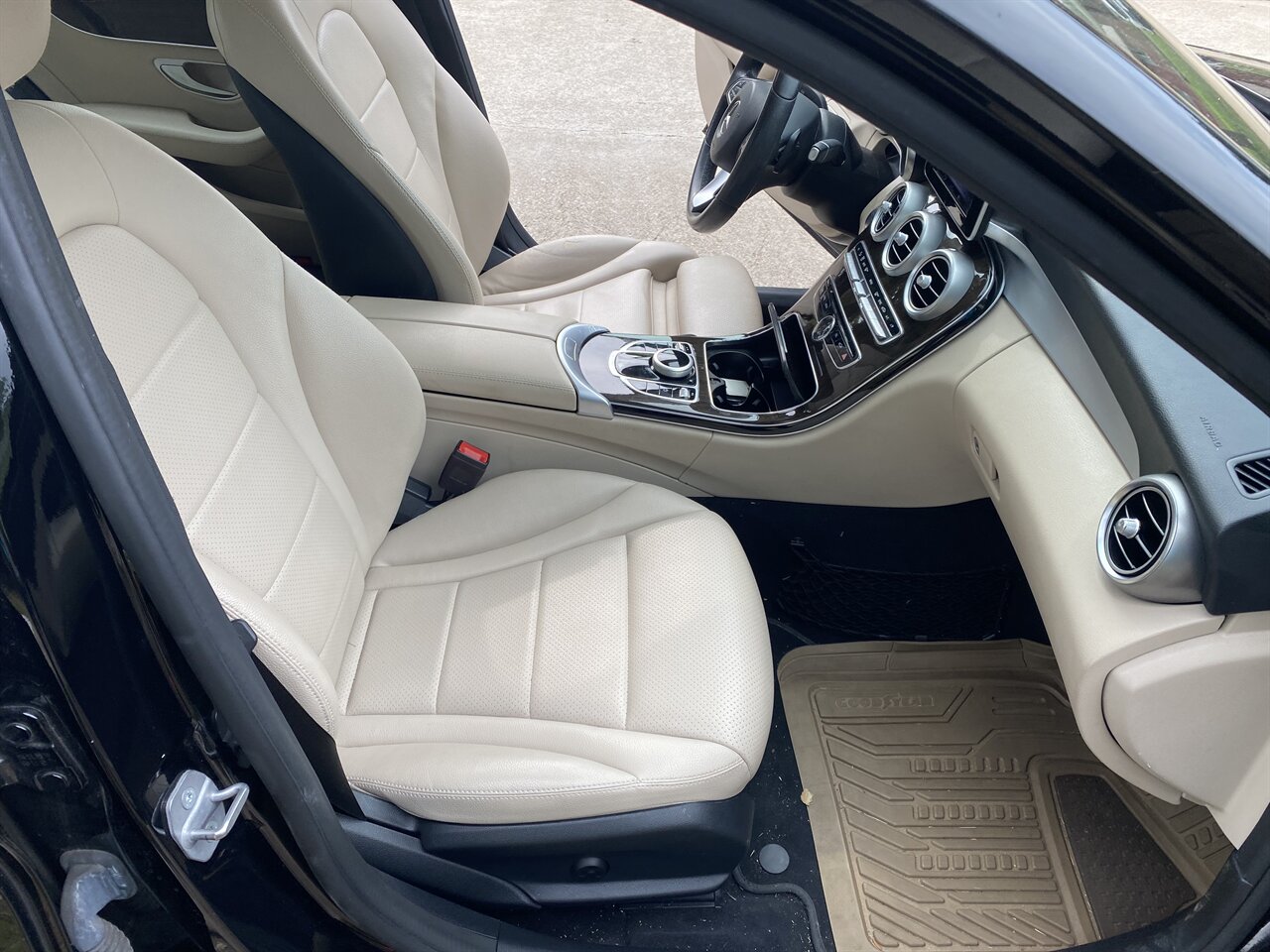2018 Mercedes-Benz C 300 LEATHER ROOF NAVI HEATED SEATS ONLY 61K MLS   - Photo 18 - Houston, TX 77031