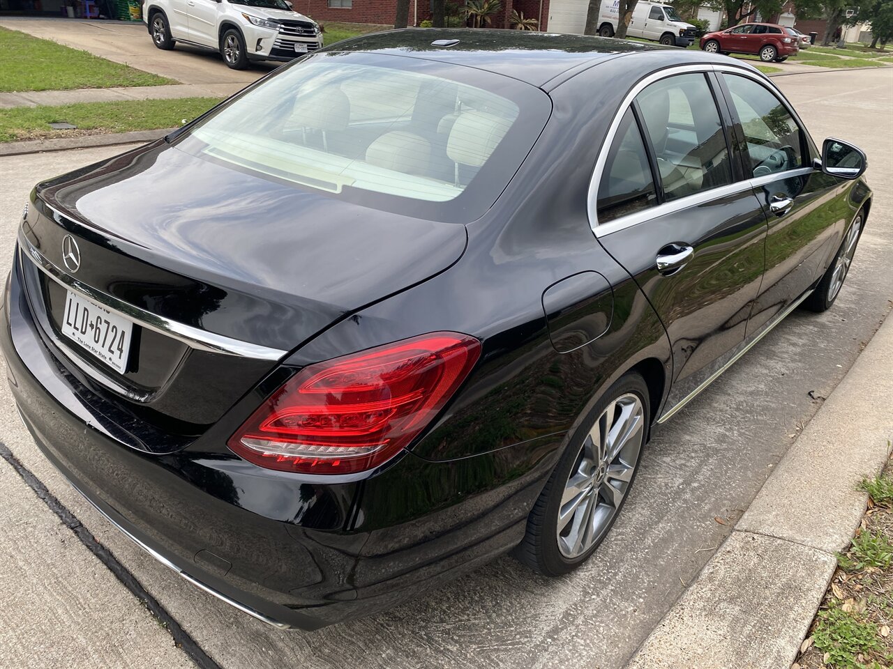 2018 Mercedes-Benz C 300 LEATHER ROOF NAVI HEATED SEATS ONLY 61K MLS   - Photo 6 - Houston, TX 77031