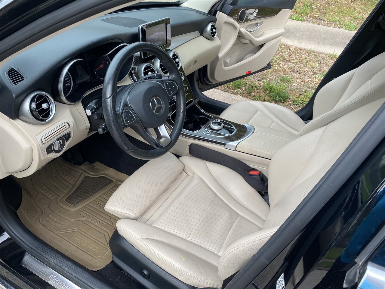 2018 Mercedes-Benz C 300 LEATHER ROOF NAVI HEATED SEATS ONLY 61K MLS   - Photo 14 - Houston, TX 77031