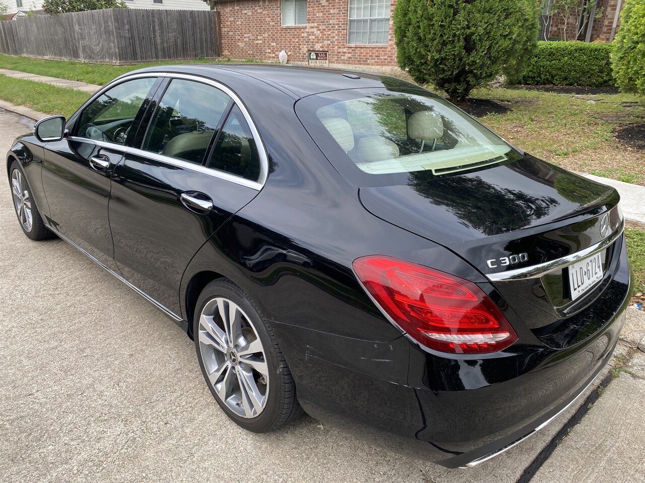 2018 Mercedes-Benz C 300 LEATHER ROOF NAVI HEATED SEATS ONLY 61K MLS   - Photo 13 - Houston, TX 77031