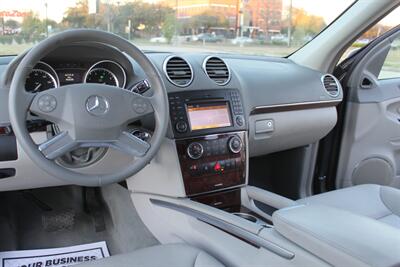 2012 Mercedes-Benz GL 450 4MATIC 2 ROOFS HEATED SEATS NAV REARCAM   - Photo 29 - Houston, TX 77031