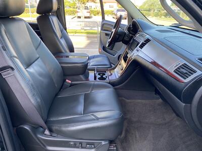 2012 Cadillac Escalade ESV PREMIUM AWD NAV CAM DVD HEATED SEATS 3rd ROW   - Photo 35 - Houston, TX 77031