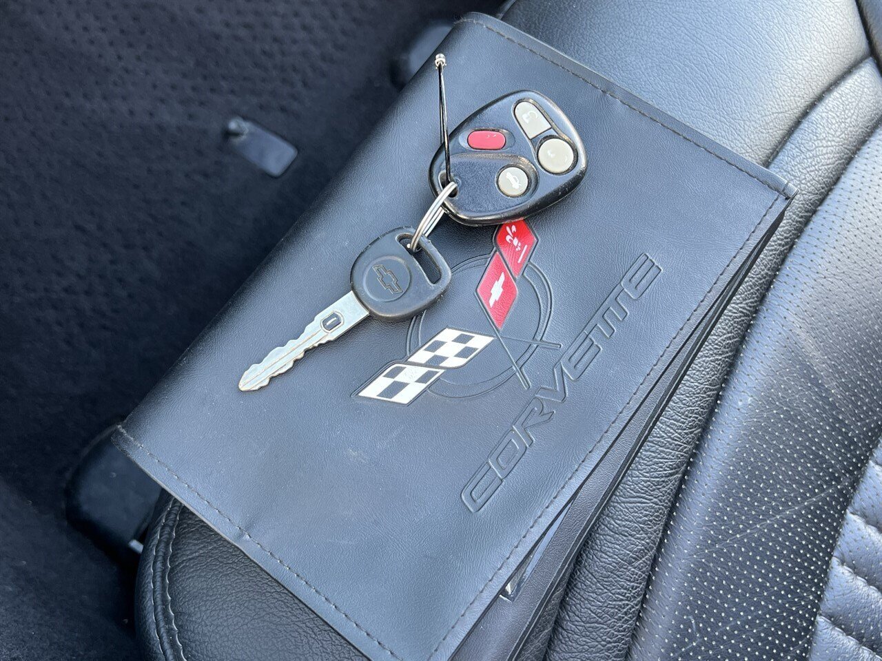 2002 Chevrolet Corvette CONVERTIBLE AUTO MICHELIN TIRES AUTO ONLY 82K MLS - Photo 37 - Houston, TX 77031