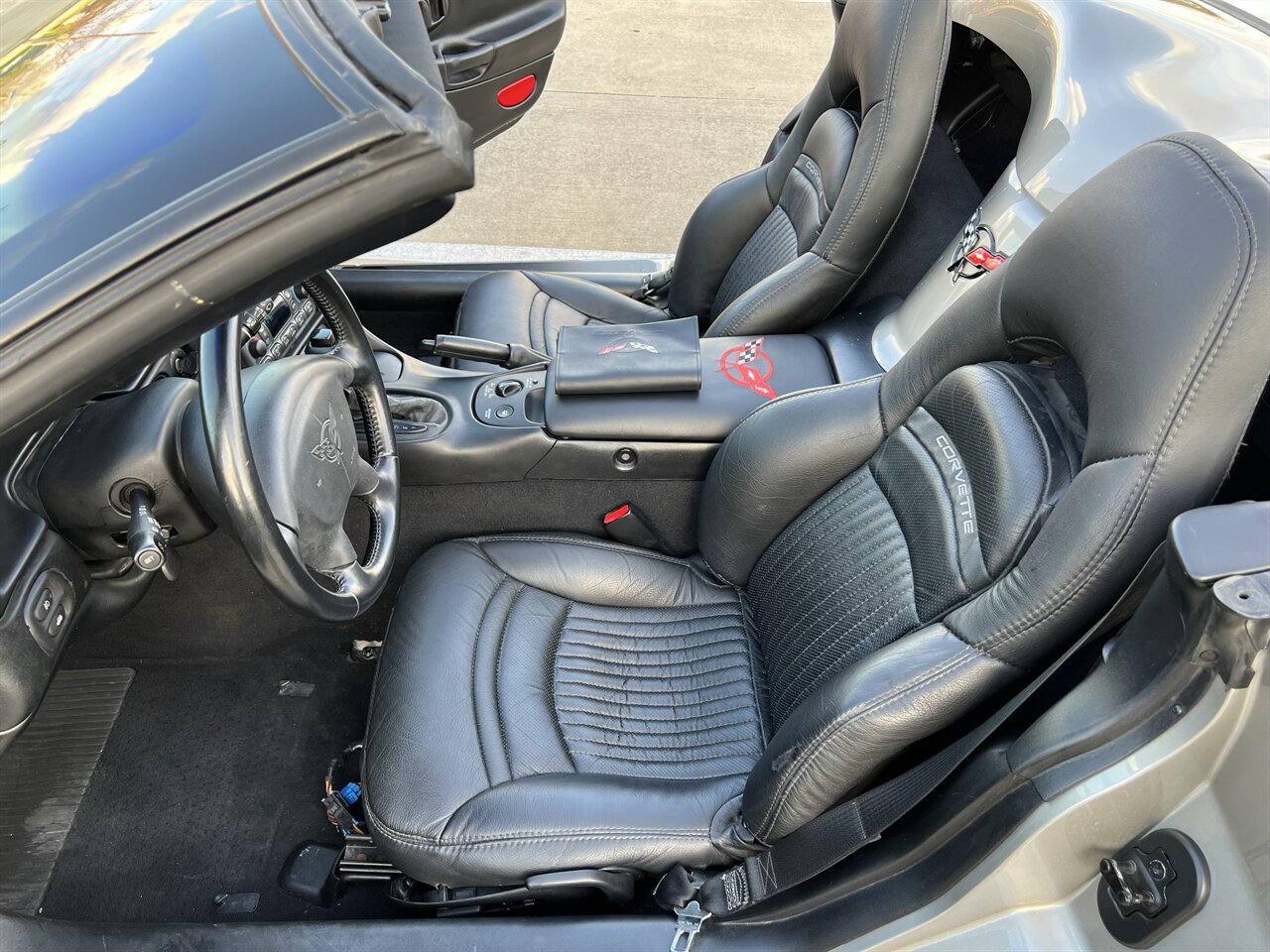 2002 Chevrolet Corvette CONVERTIBLE AUTO MICHELIN TIRES AUTO ONLY 82K MLS - Photo 45 - Houston, TX 77031