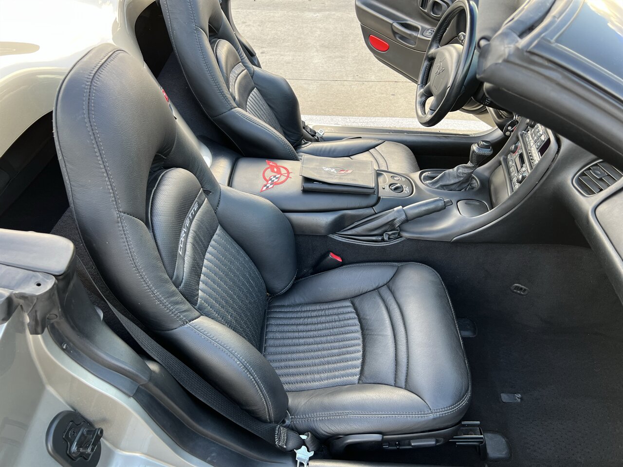 2002 Chevrolet Corvette CONVERTIBLE AUTO MICHELIN TIRES AUTO ONLY 82K MLS - Photo 47 - Houston, TX 77031