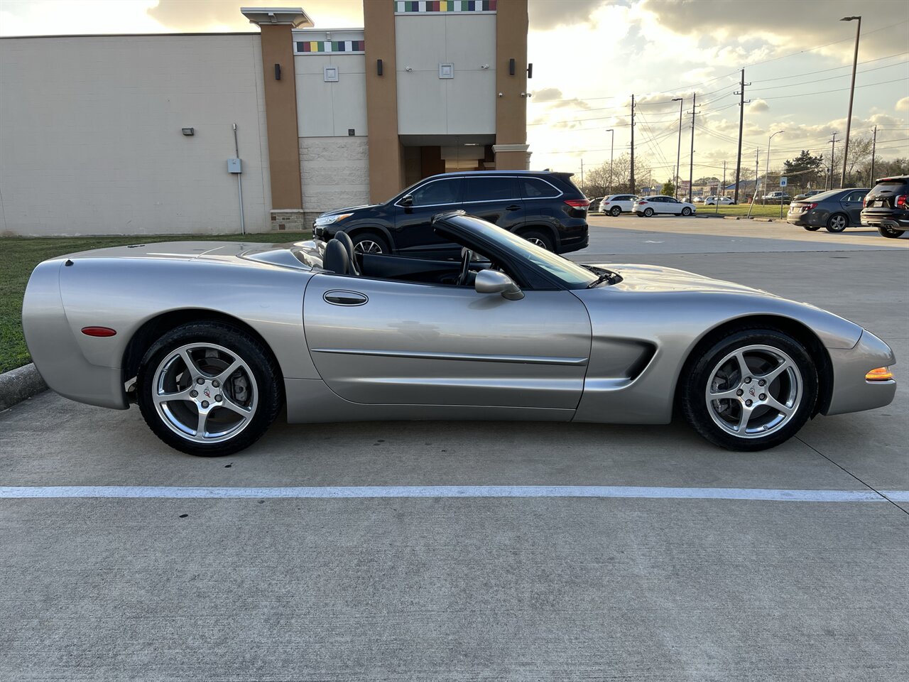 2002 Chevrolet Corvette CONVERTIBLE AUTO MICHELIN TIRES AUTO ONLY 82K MLS - Photo 11 - Houston, TX 77031