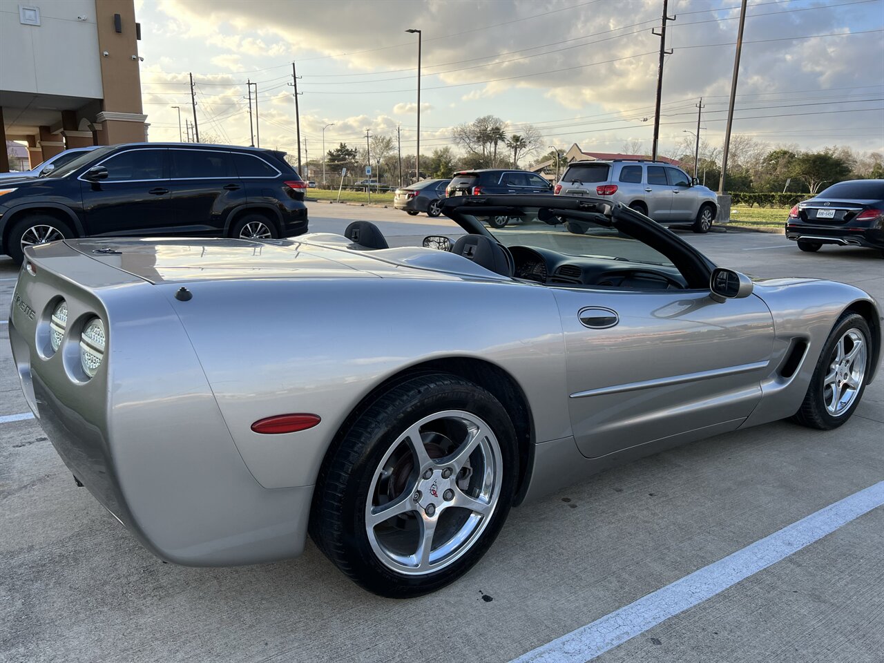 2002 Chevrolet Corvette CONVERTIBLE AUTO MICHELIN TIRES AUTO ONLY 82K MLS - Photo 10 - Houston, TX 77031