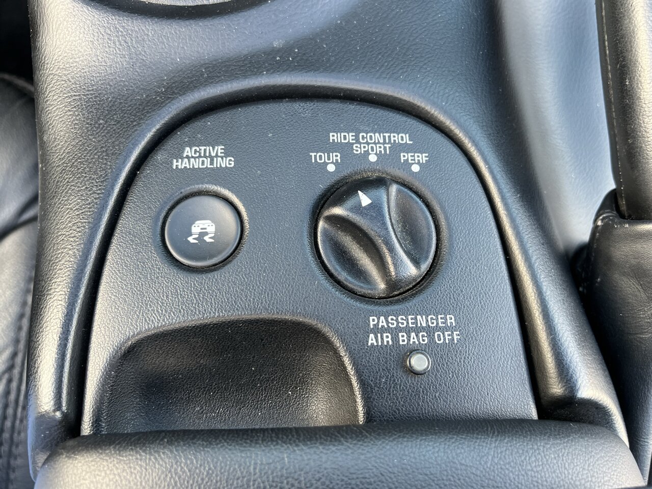 2002 Chevrolet Corvette CONVERTIBLE AUTO MICHELIN TIRES AUTO ONLY 82K MLS - Photo 53 - Houston, TX 77031