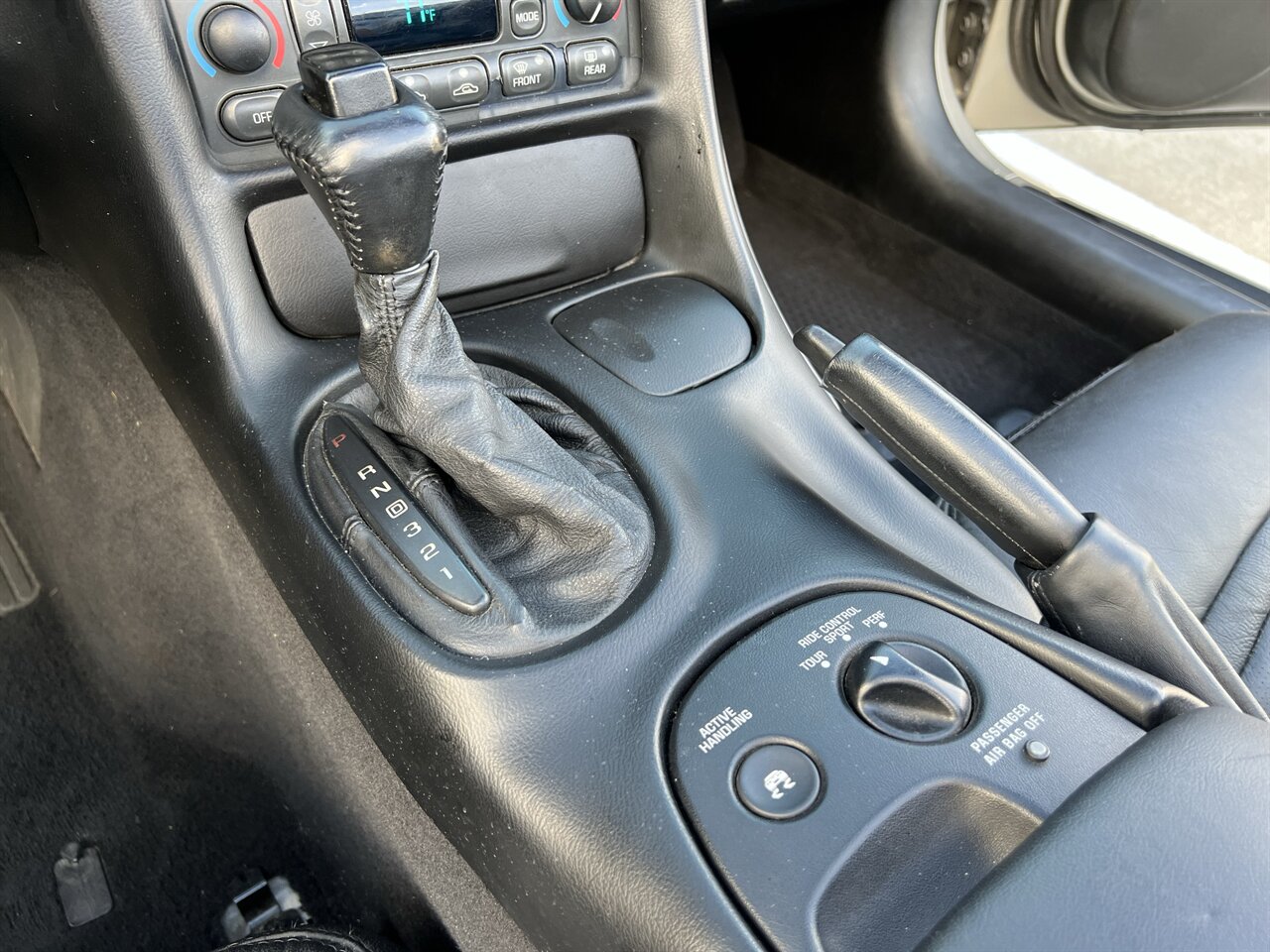 2002 Chevrolet Corvette CONVERTIBLE AUTO MICHELIN TIRES AUTO ONLY 82K MLS - Photo 51 - Houston, TX 77031