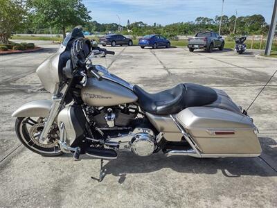 2018 Harley-Davidson® FLHX - Street Glide®   - Photo 6 - Palm Bay, FL 32905