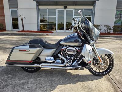 2019 Harley-Davidson® FLHXSE - CVO™ Street Glide®   - Photo 3 - Palm Bay, FL 32905