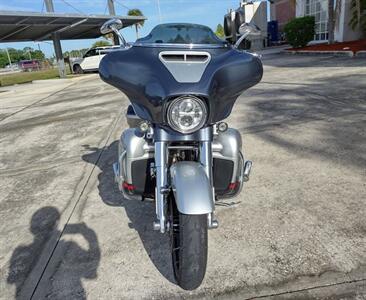 2019 Harley-Davidson® FLHXSE - CVO™ Street Glide®   - Photo 8 - Palm Bay, FL 32905