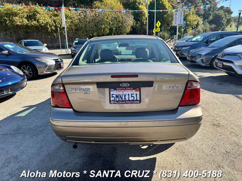 2005 Ford Focus ZX4 S