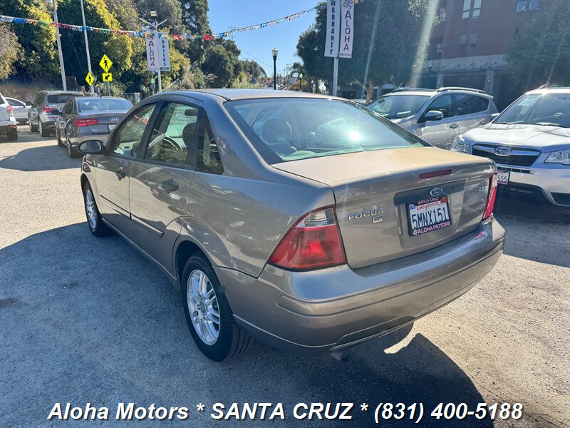 2005 Ford Focus ZX4 S