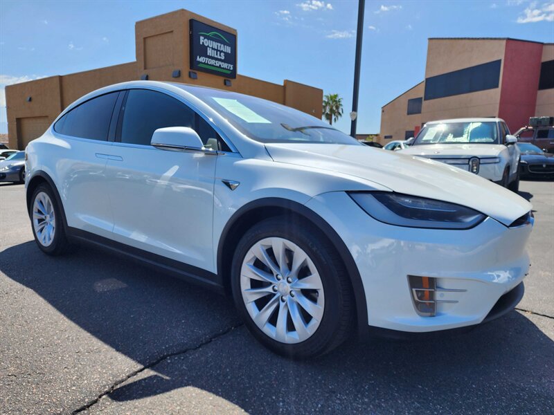 The 2019 Tesla Model X 100D photos
