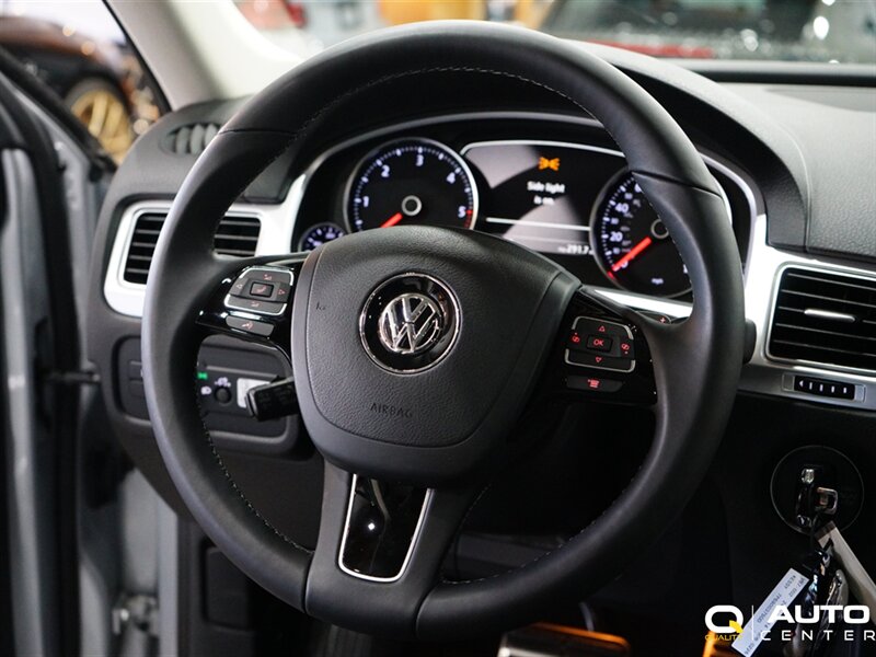 2015 Volkswagen Touareg V6 TDI Executive photo
