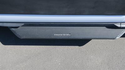 2023 Ford Transit 350 XLT Mid Roof 12 Passenger Captain Seats - Photo 11 - Long Beach, CA 90807