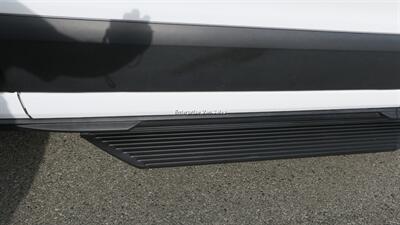 2022 Ford Transit 350 XLT Low Roof 10 Passenger Captain Seats - Photo 11 - Long Beach, CA 90807