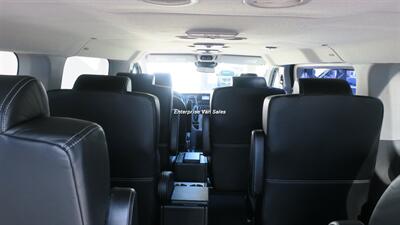 2020 Ford Transit 350 XLT  Low Roof 10 Passenger Luxury Seating - Photo 17 - Long Beach, CA 90807