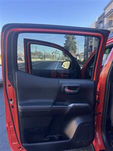 2018 Toyota Tacoma TRD Sport   - Photo 14 - Sacramento, CA 95825