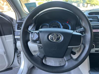 2012 Toyota Camry Hybrid LE   - Photo 18 - Sacramento, CA 95825
