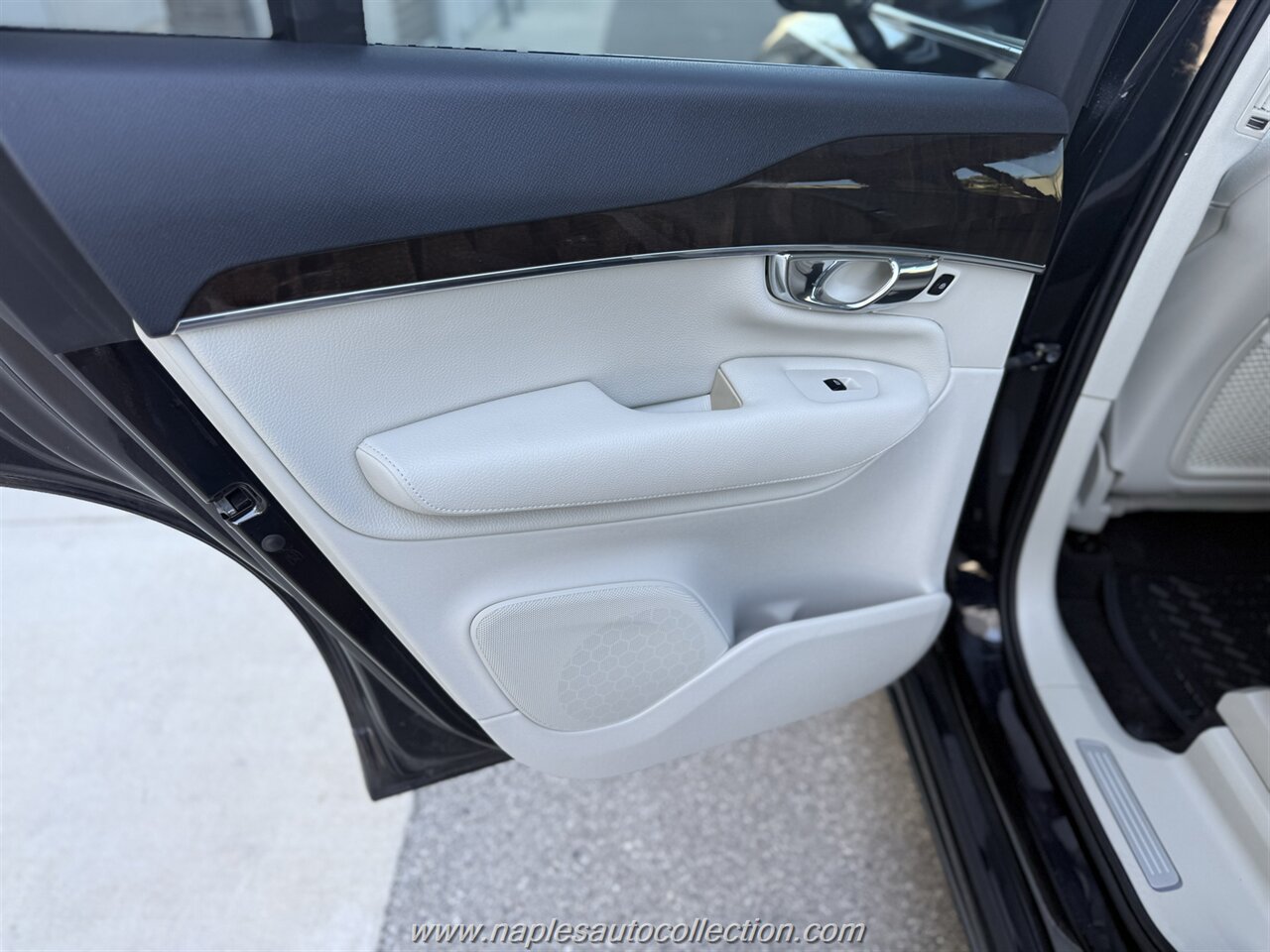 2017 Volvo XC90 T5 Momentum - Photo 16 - Fort Myers, FL 33967