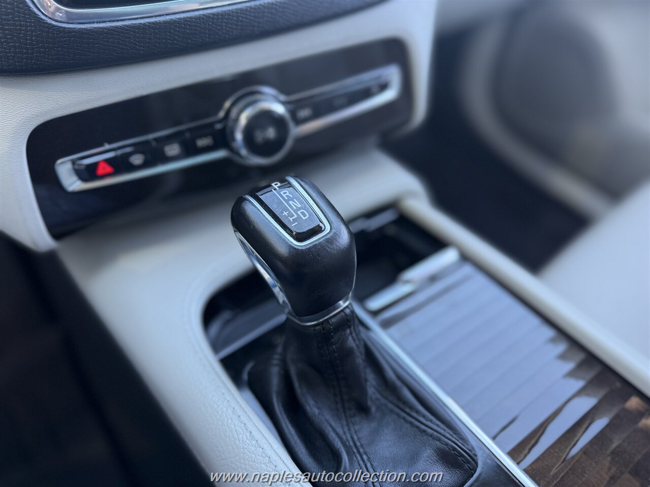 2017 Volvo XC90 T5 Momentum - Photo 15 - Fort Myers, FL 33967