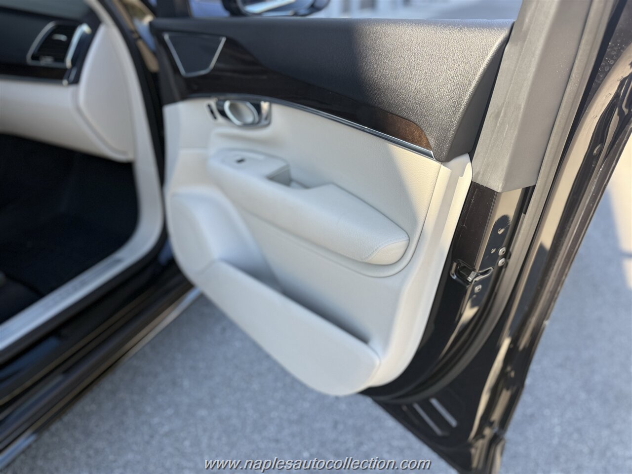 2017 Volvo XC90 T5 Momentum - Photo 18 - Fort Myers, FL 33967