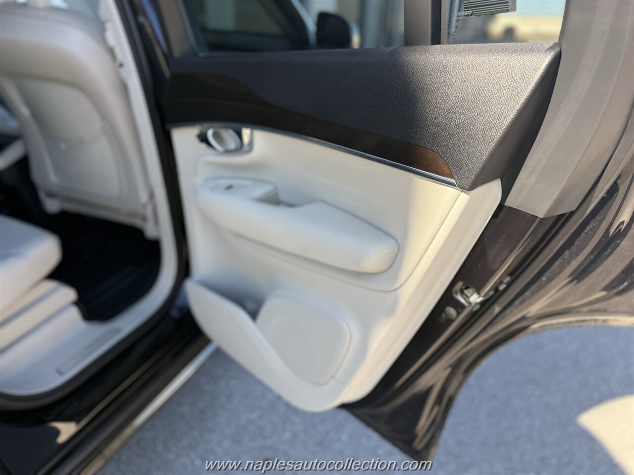 2017 Volvo XC90 T5 Momentum - Photo 22 - Fort Myers, FL 33967