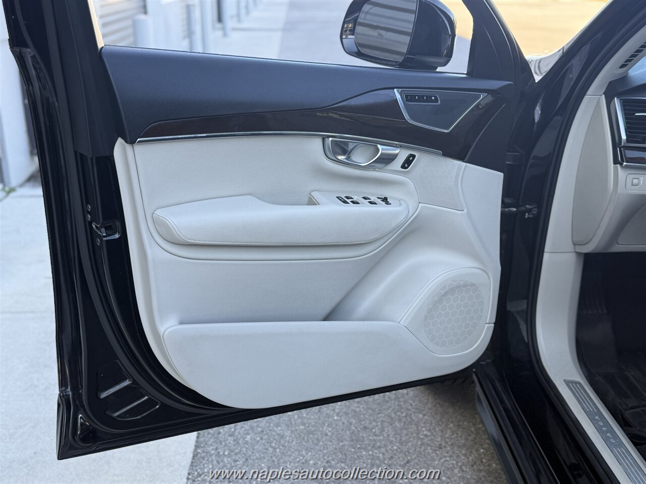 2017 Volvo XC90 T5 Momentum - Photo 10 - Fort Myers, FL 33967