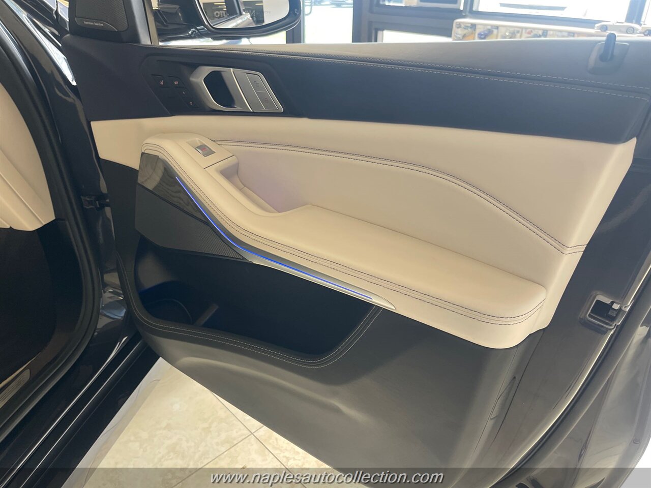2019 BMW X7 xDrive50i   - Photo 15 - Fort Myers, FL 33967