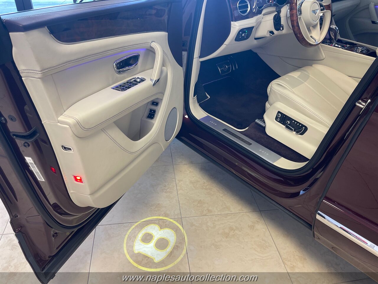 2019 Bentley Bentayga V8   - Photo 8 - Fort Myers, FL 33967