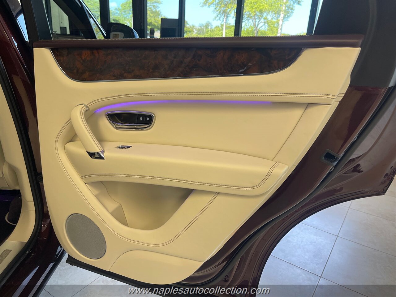 2019 Bentley Bentayga V8   - Photo 24 - Fort Myers, FL 33967