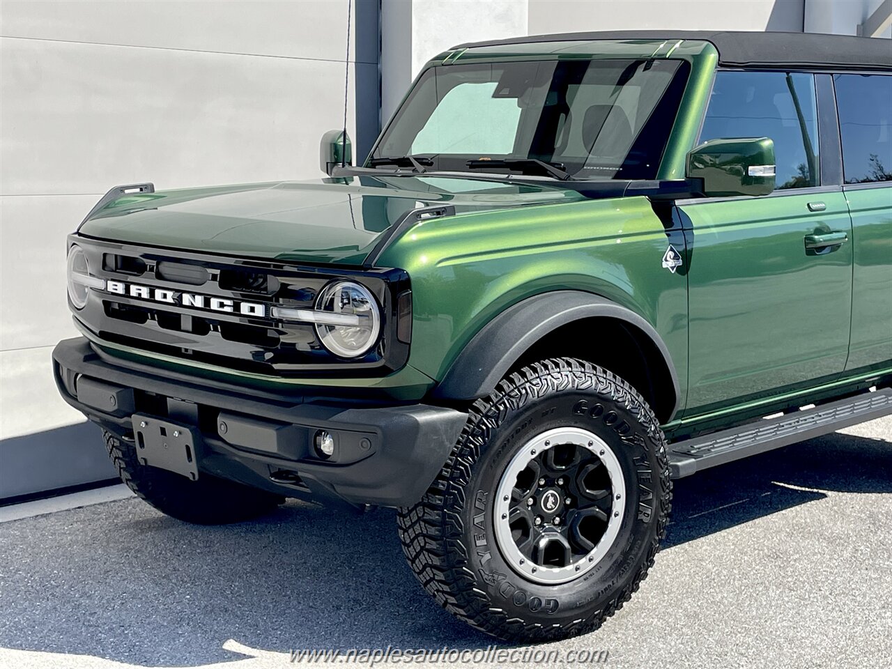 2023 Ford Bronco Outerbanks  Sasquatch Package - Photo 19 - Fort Myers, FL 33967