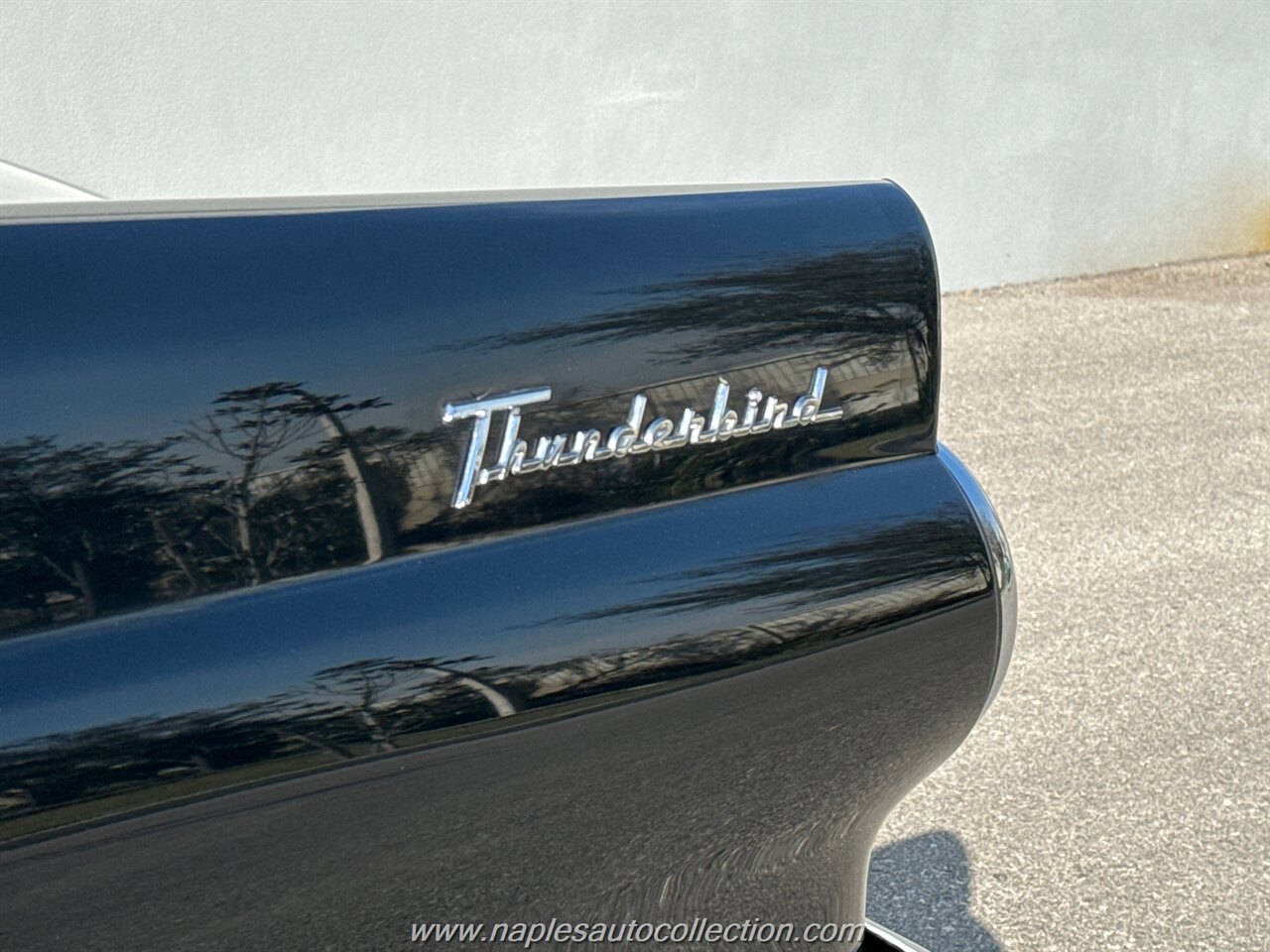 1955 Ford Thunderbird   - Photo 8 - Fort Myers, FL 33967