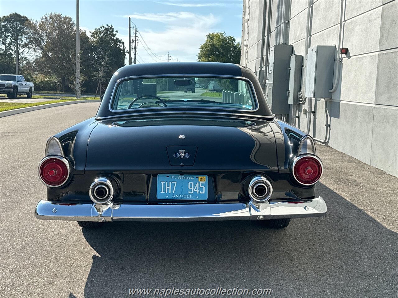1955 Ford Thunderbird   - Photo 9 - Fort Myers, FL 33967