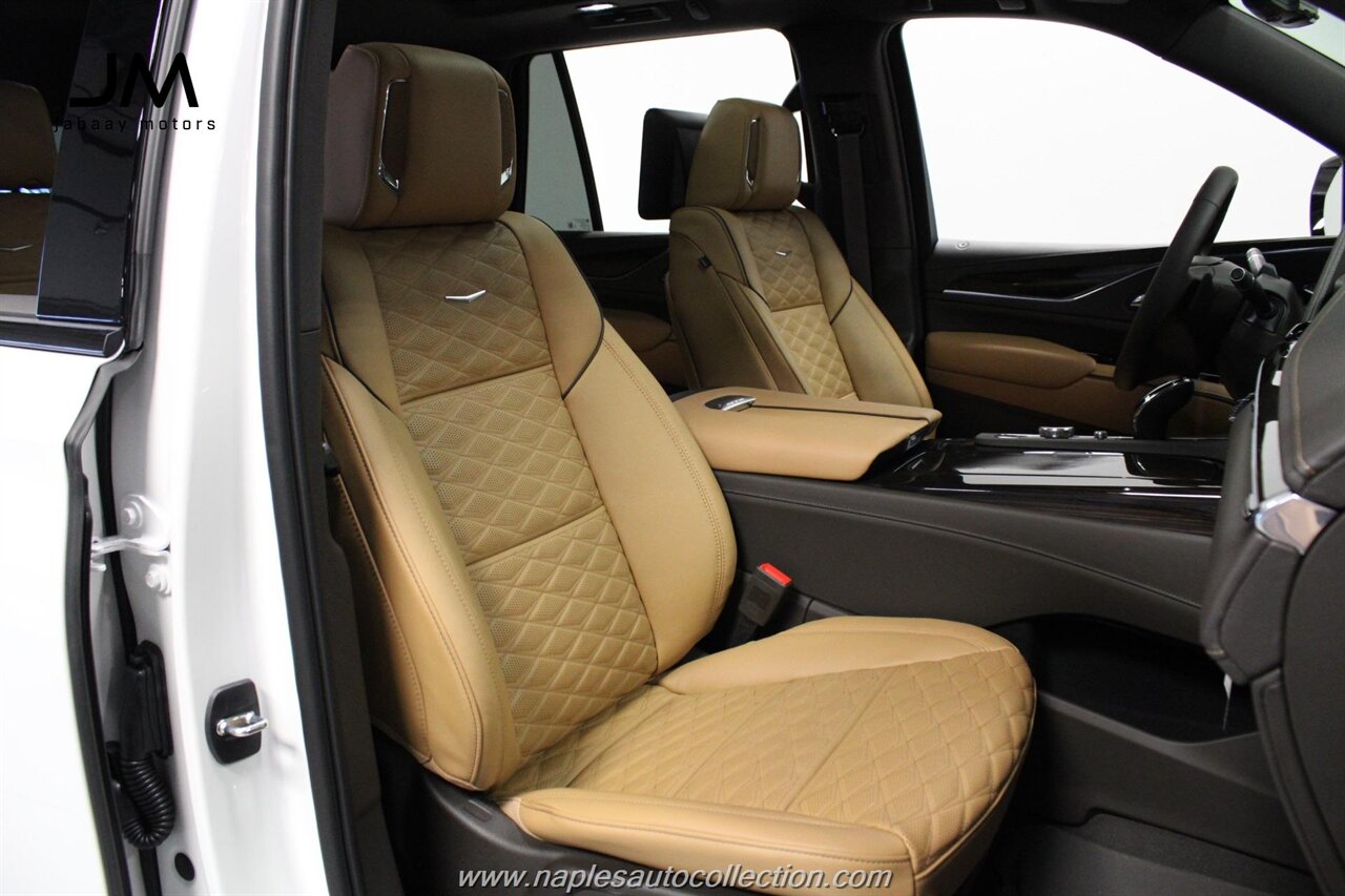 2023 Cadillac Escalade Sport   - Photo 16 - Fort Myers, FL 33967